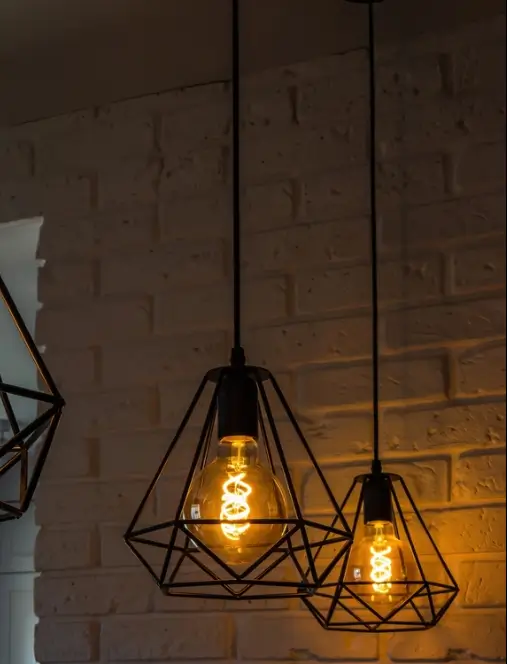 Lustre noir.